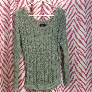 Grayish\Whitish long sleeve shirt